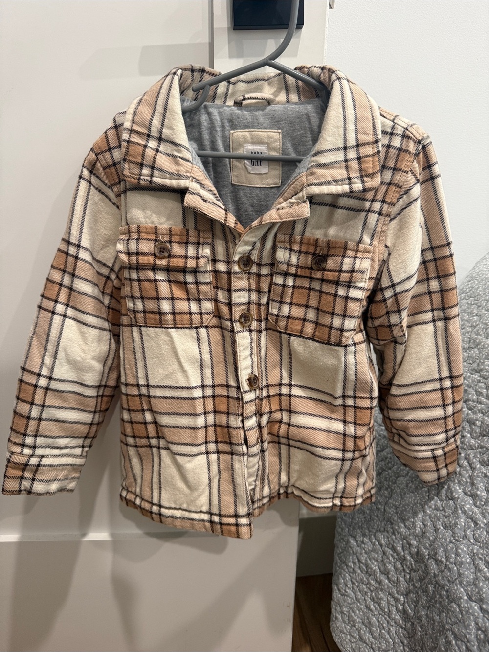 GAP Plaid Button-Down Shirt Jacket in Cream and Tan